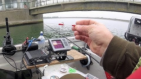 Pike fishing how to: Tie a 2 hook wire pike trace - Traditional method