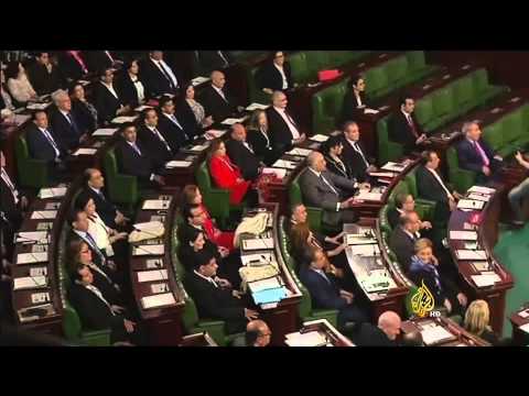 من ستنتخب تونس في جولة الإعادة من انتخابات الرئاسة؟