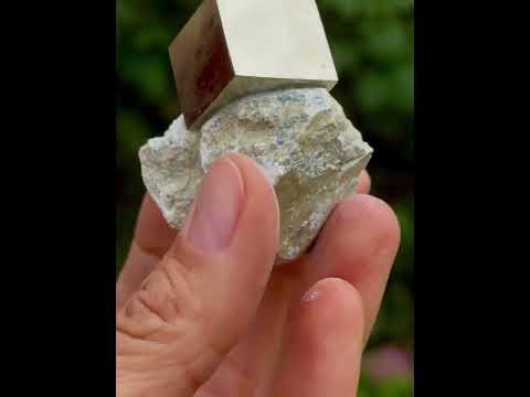 ПІРИТ КУБ на породі - натуральний мінерал - Іспанія, видео 1