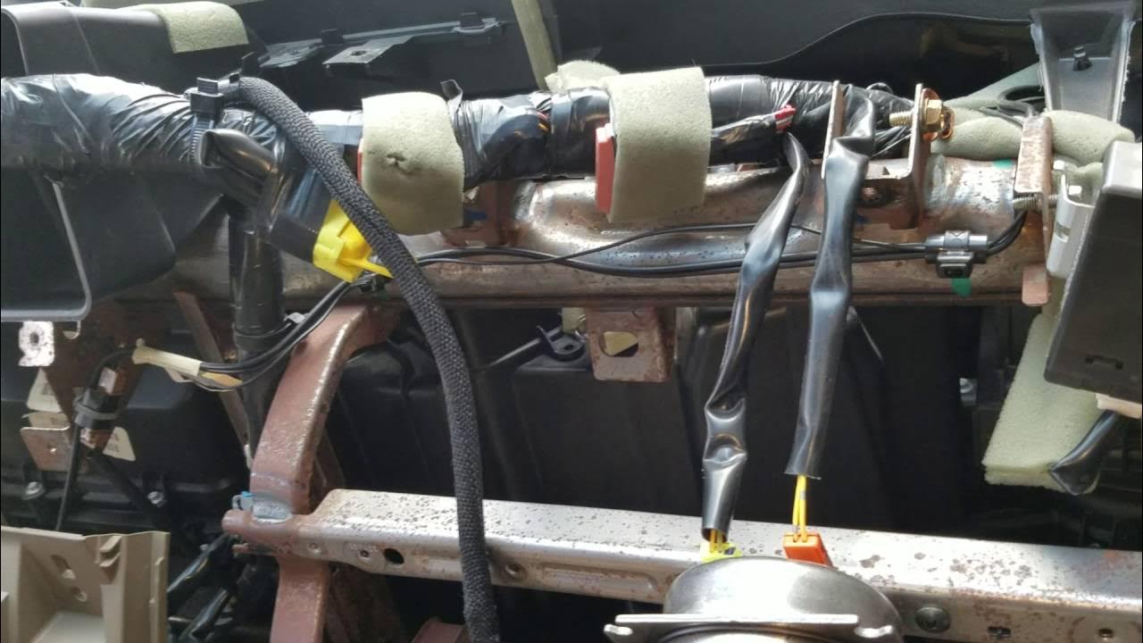 Nissan Pathfinder Door blend actuator - YouTube