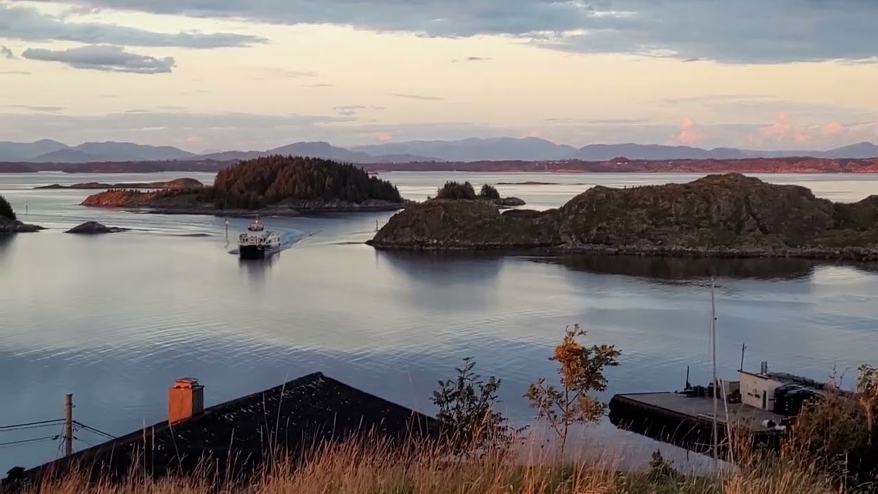 Kveldsstemning over litt av øyriket i Austevoll.