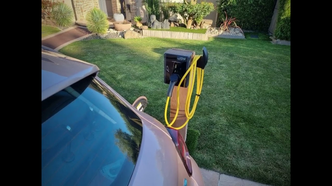 clip Vidéo Ste Éco Charge installation solutions recharges Voitures électriques et Hybrides