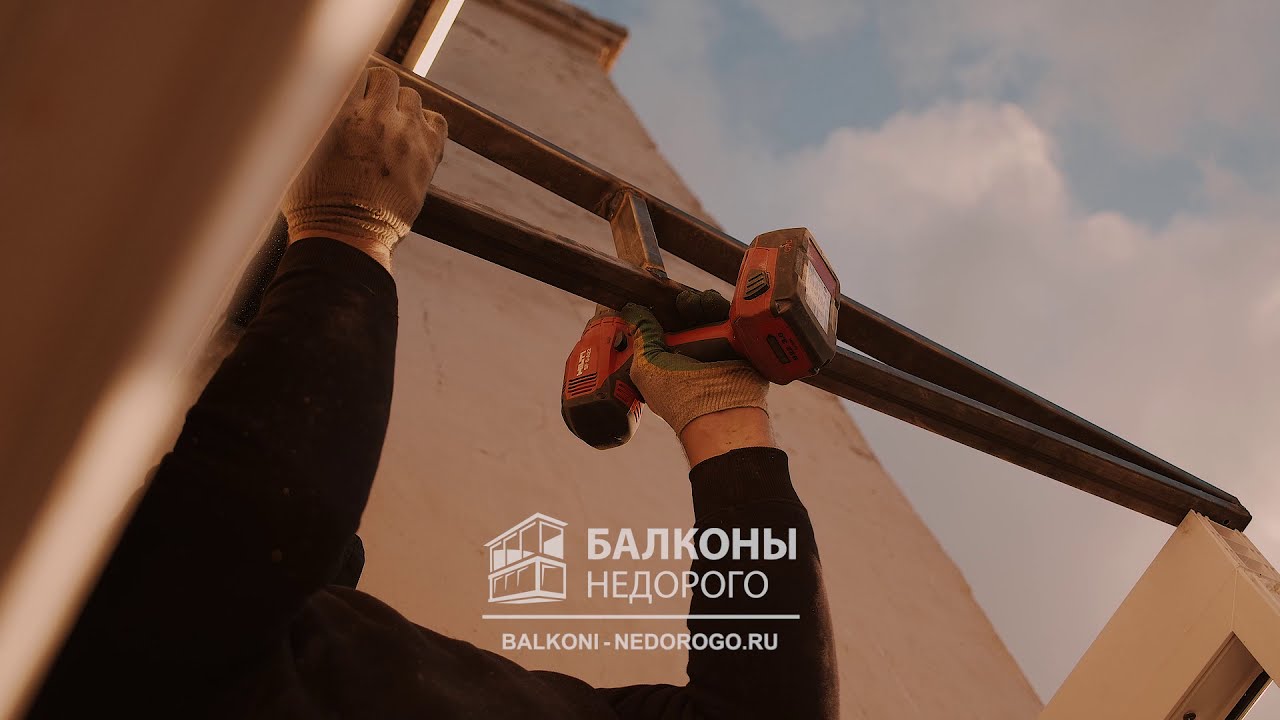 Сварка и установка металлического каркаса крыши на балкон - YouTube