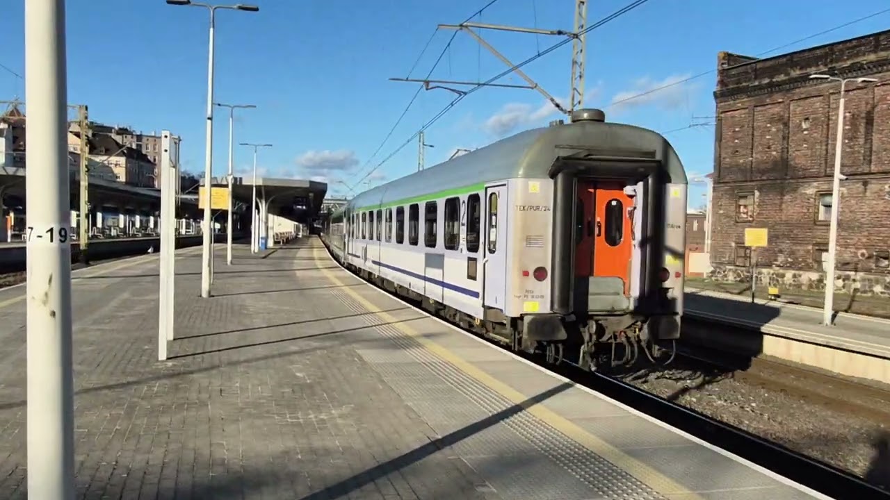 EP07-388 arrives into Szczecin Glowny on Saturday 5th April 2025