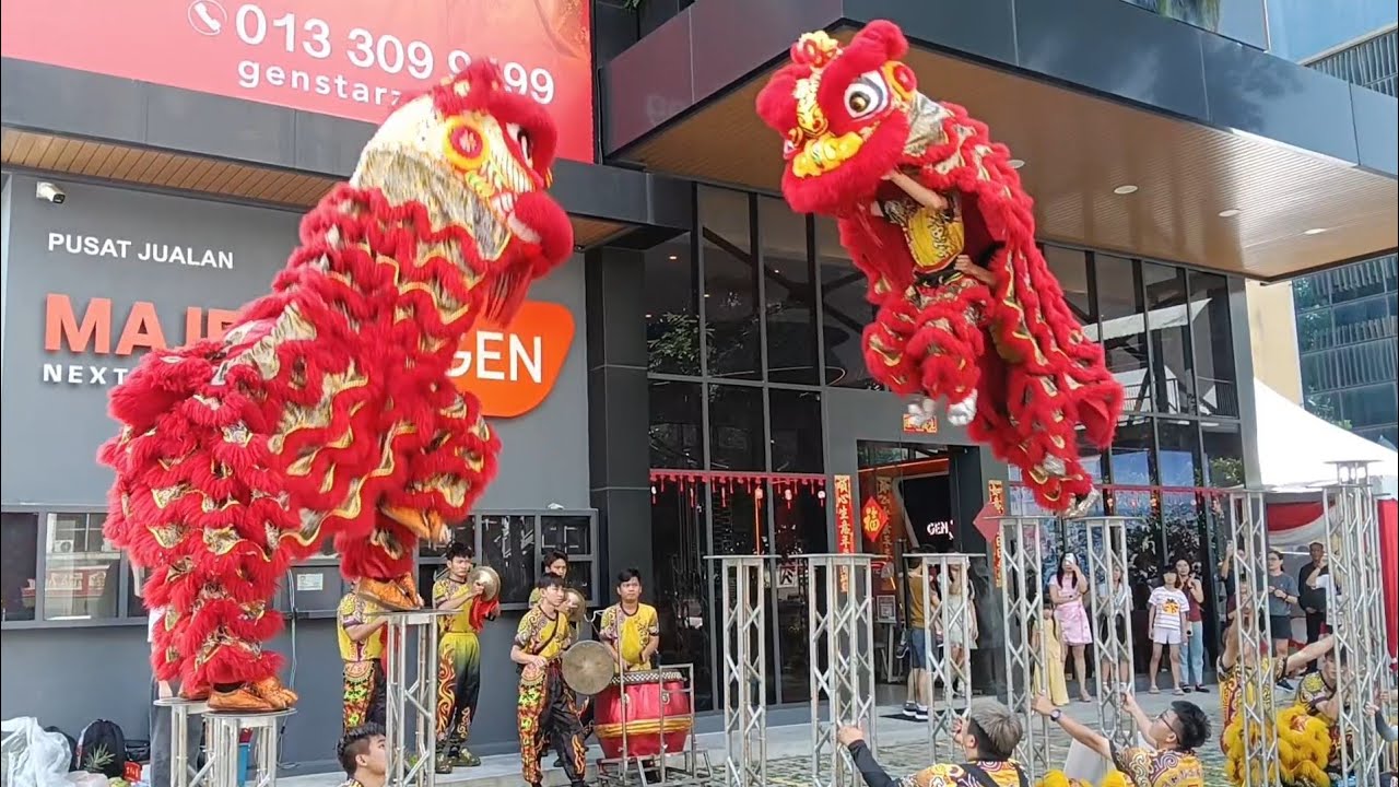 CNY2026-Acrobatic Lion Dance @ GenStarz by 雪州加影忠威龍狮團Zhong Wai Dragon and Lion Dance Group