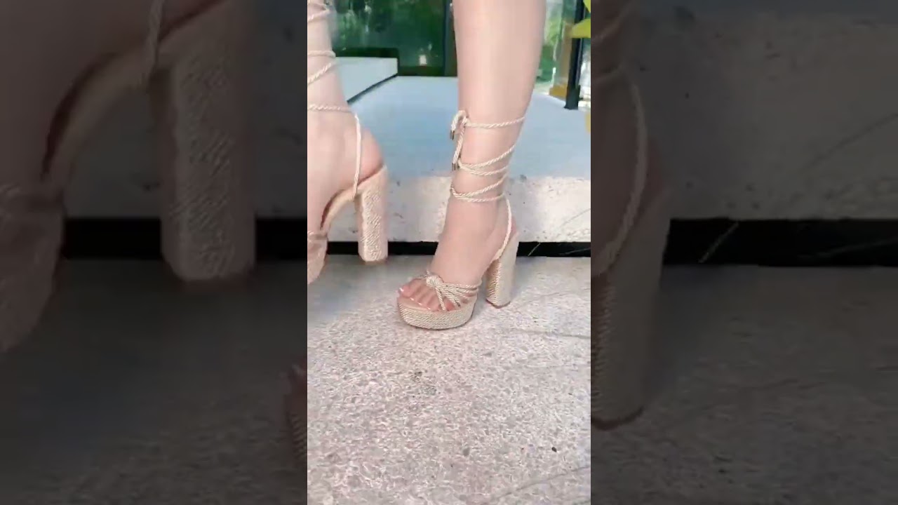 The Little Feet are Adorable with These Golden Shoes: Charming and Elegant Style!  