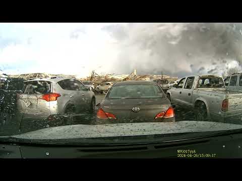 DashCam d'une tornade dans le Nebraska.(plus efficace qu'un Dyson)