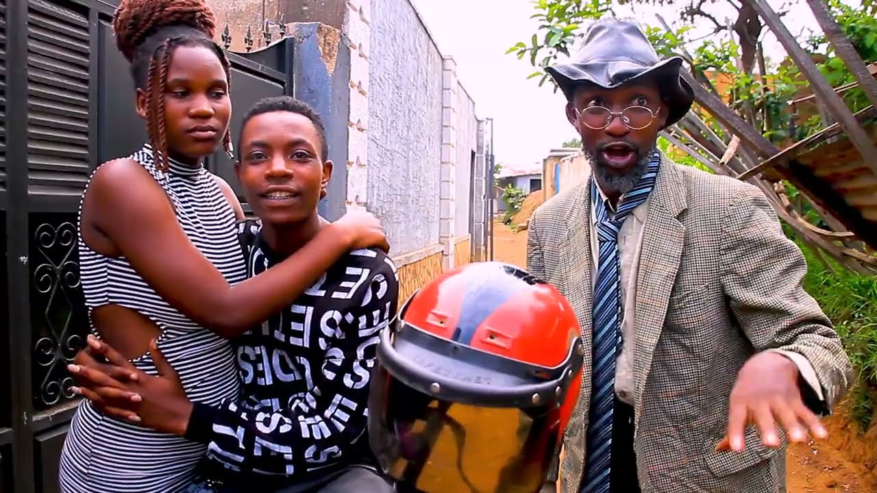 Umusaza Afashe umukobwawe Motari Amusambanya😭😭😭 Kunzira nyabagendwa Aheze umwuka 