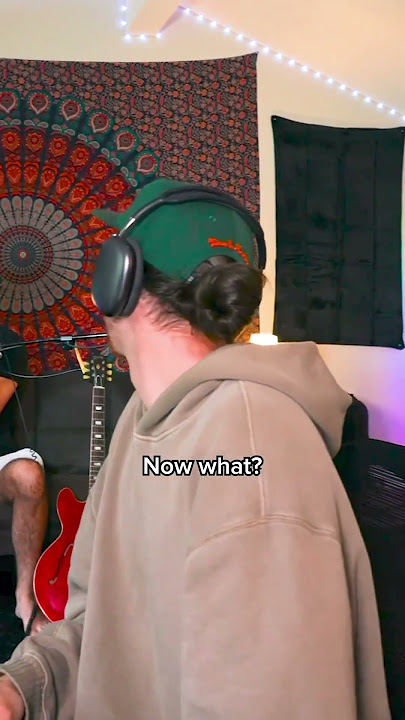 I can’t see and he can’t hear 🎶