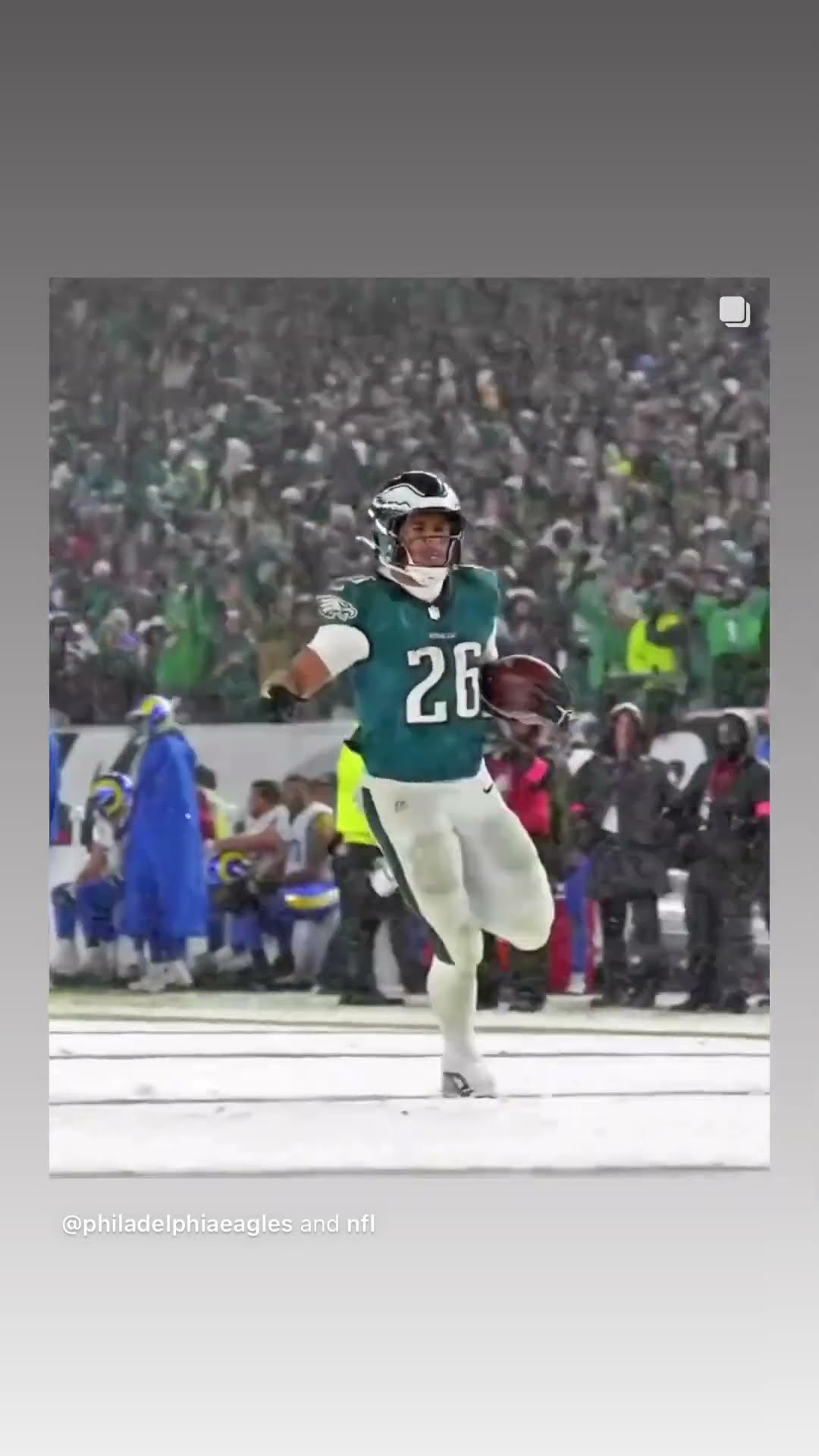 He crashed out #hoodnews #saquonbarkley #philadelphiaeagles #NFL #football #snow #viralvideo #how #i