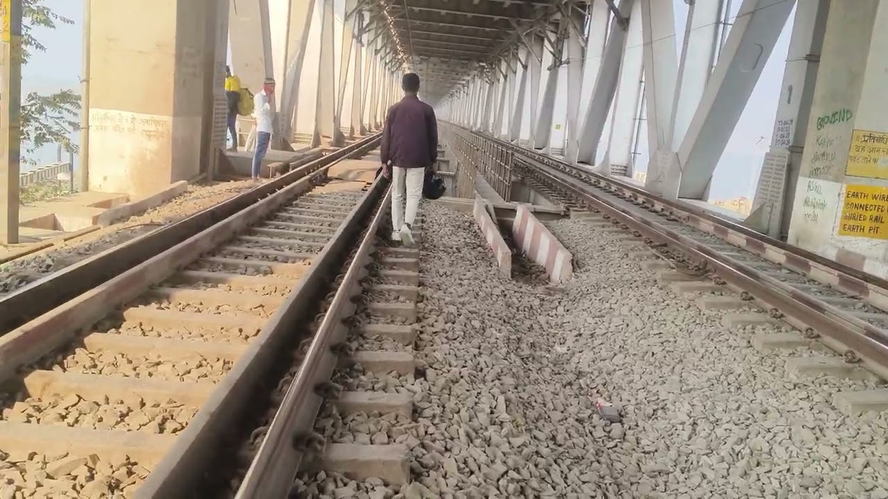 Marine Drive Digha ट्रेन की पटरी के पास घूमने आए हुए है।#vloglife #video #supportme 