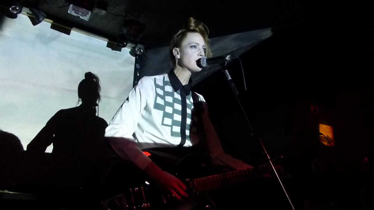 Brigitte Handley - Twinns - Madrid - 09/02/2019 (HD)