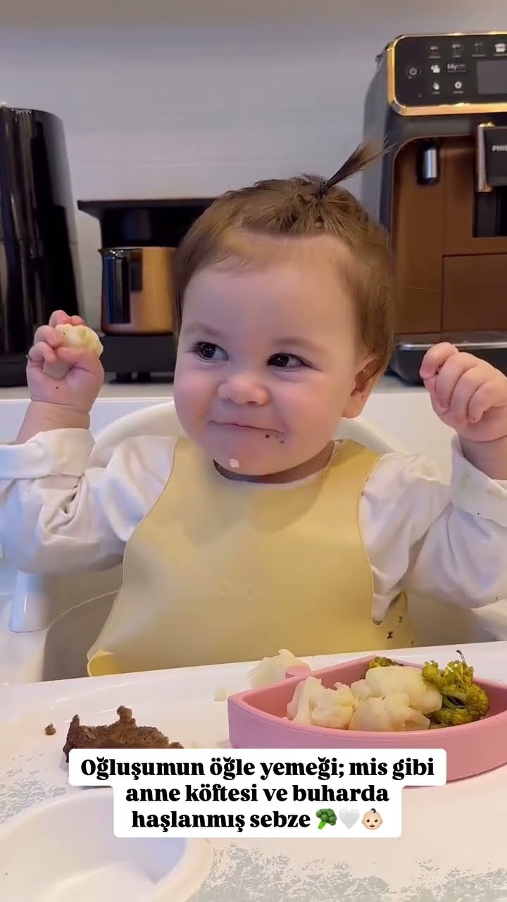 Oğluşumun öğle yemeği;mis gibi anne köftesi ve buharda haşlanmış sebze ?
