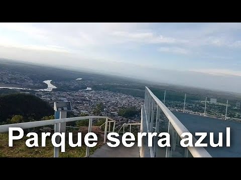 Caminhada nas escadarias até o topo da serra azul