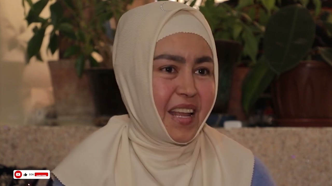 Oyoqlari yoyilgan etakdagi ayollar Oyoqlari yoyilgan etakdagi ayollar