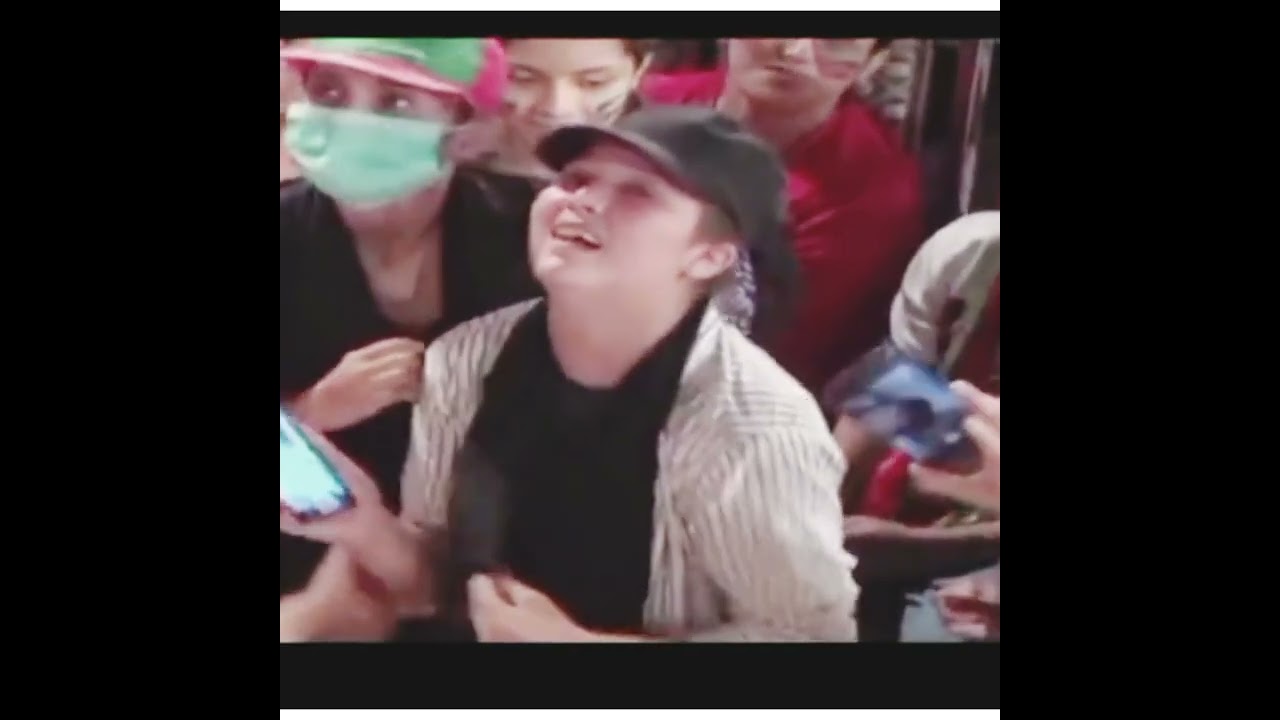 Girl crying in pti jalsa for selfie with imran khan
