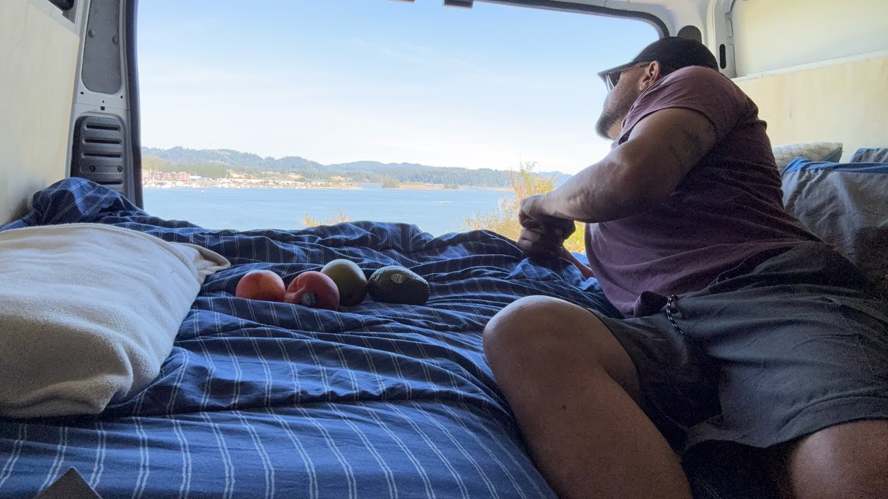 В рамках проекта Van Life мы отремонтировали свой фургон и отправились в путь, спасаясь от жары.