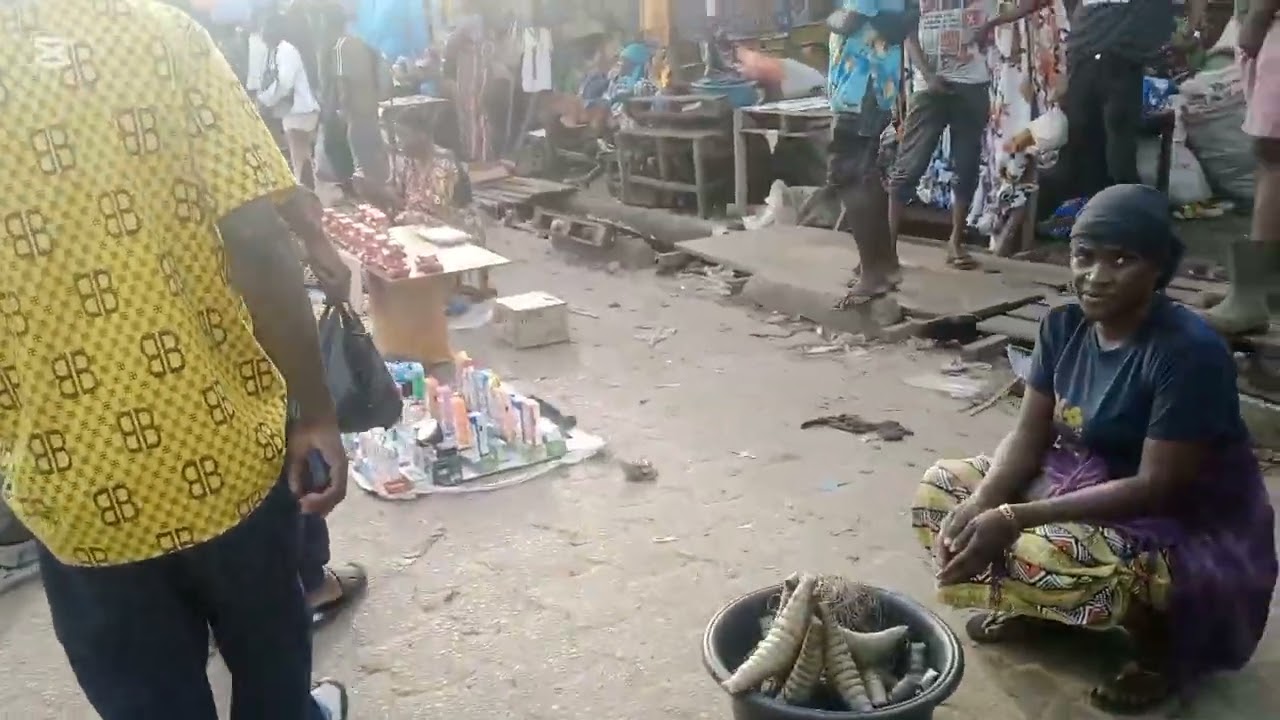 Marché Miambadzila fond tié-tié Pointe-Noire Congo