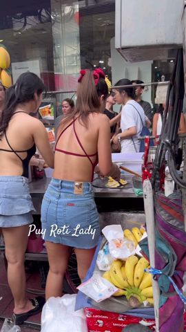 My sister came to help sell roti. -Thai Street Food #shorts