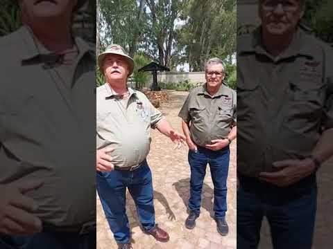 Nobbie Marais en Schalk Greyling by die Pinzgauer PinZ²yl Cattle Breeders Society of SA se boeredag.