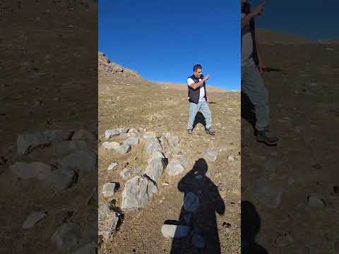 نماد کوزه اشاره به سنگ چین و دفینه روبروی دهانه کوزه کارآگاه گجت