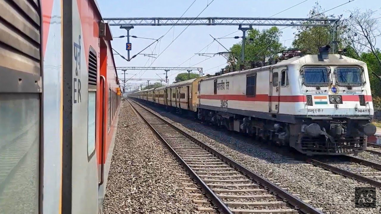 ICF days of dnr pune express: 12150 DNR Pune express meets 12322 Csmt ...