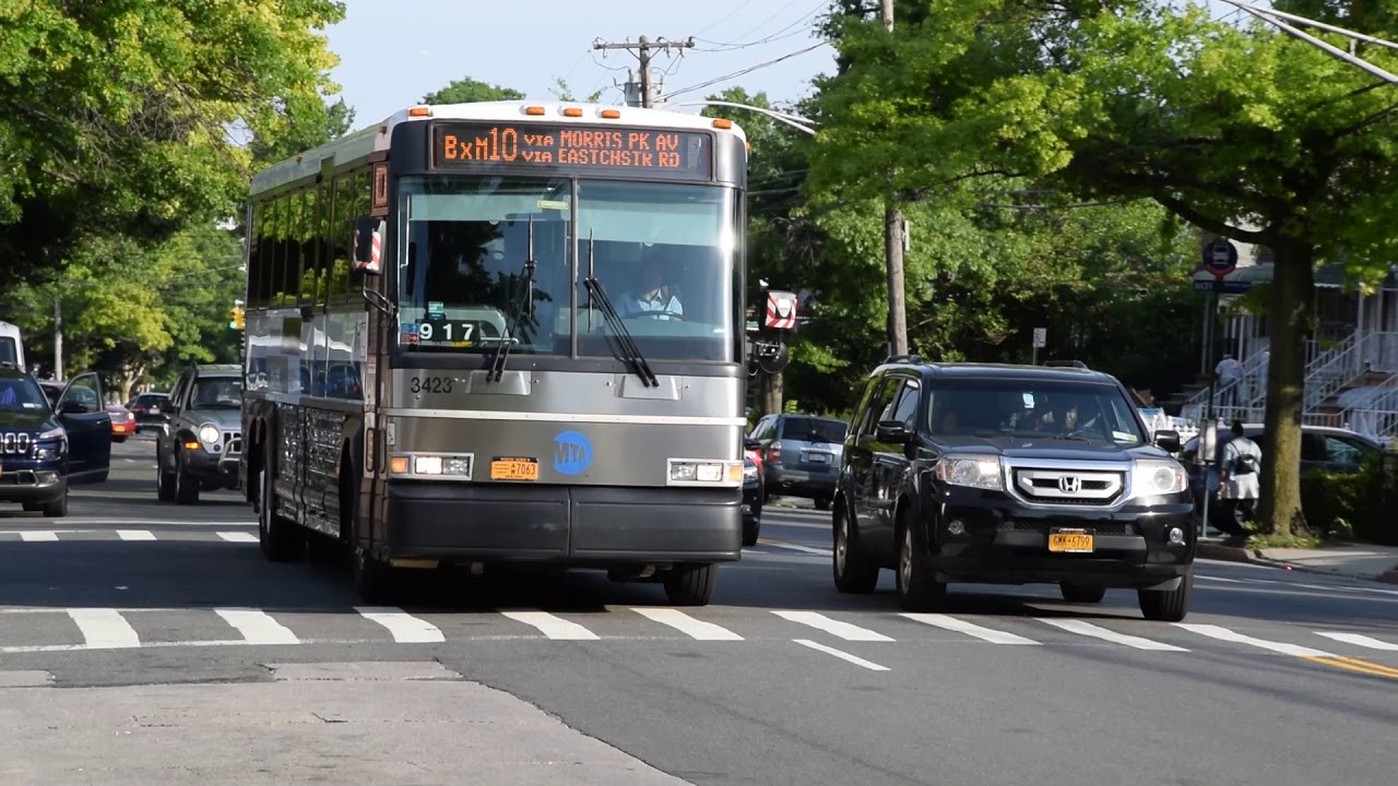 MTA Bus MCI D4500CL 3423 Baychester Boston Rd bound BxM10 along