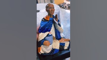 tượng sư Thích Minh Tuệ nhỏ gọn, thầy mặc y áo ôm nồi cơm điện.#thichminhtue