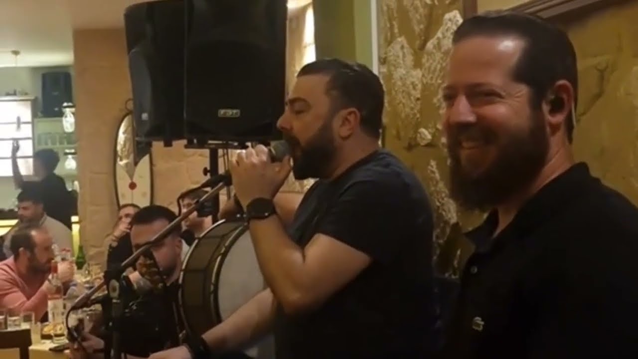 Στην αγκαλιά σου βάλε με και πάντα τον αέρα... Μιχάλης Κουνάλης