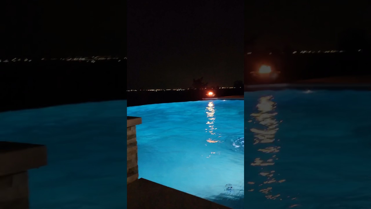 Talk about a backyard with incredible nighttime vibes! 🌙💧