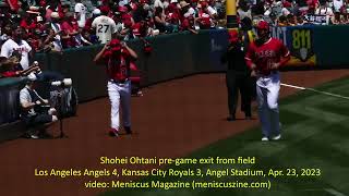 Shohei Ohtani (大谷翔平) pre-game exit from field, Apr. 23, 2023 - Meniscus Magazine