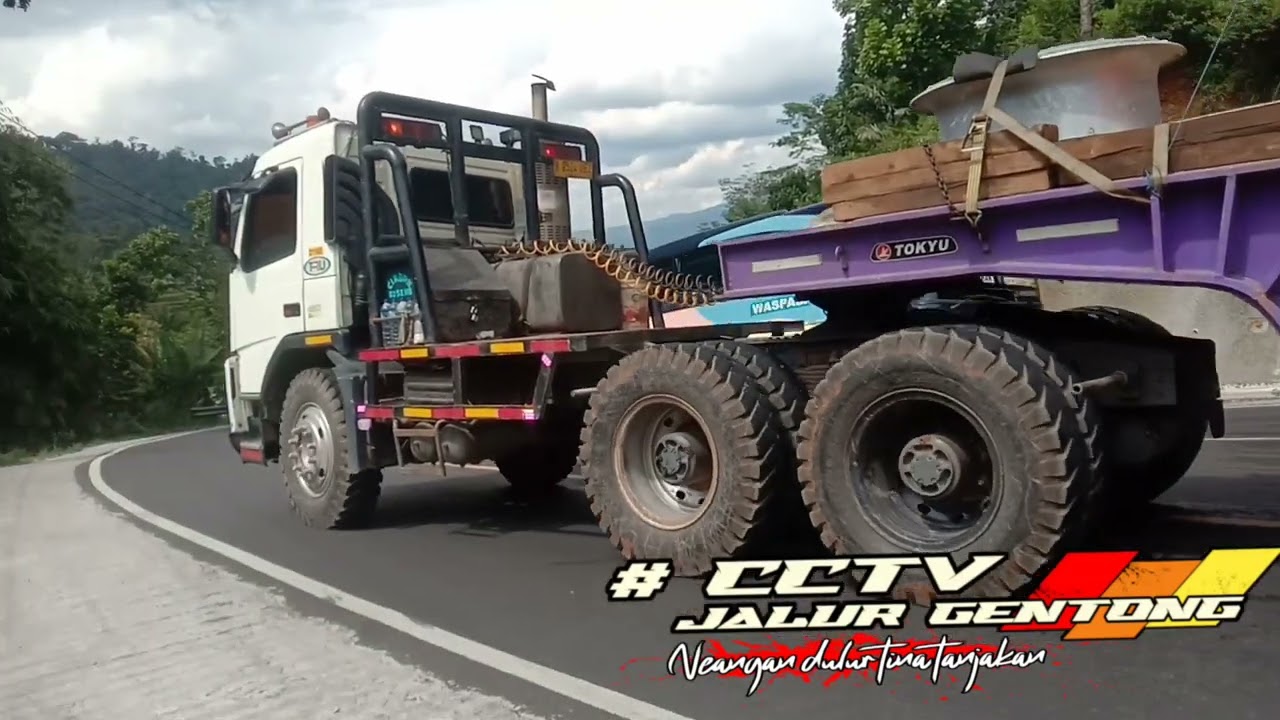 Trafo lintas stinjau gentong tasik menyebabkan kemacetan dikawasan