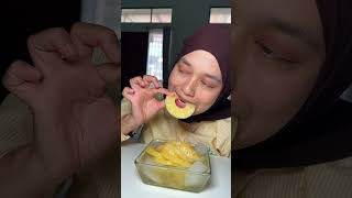 ASMR MAKAN BUAH NANAS