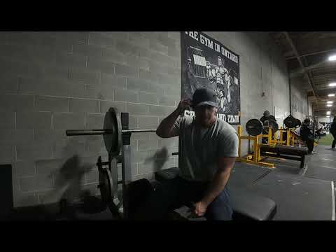 Figured id try to get 30 reps with 205. Since i Just turned 30 😩   didn't go quite as planned 😂 
