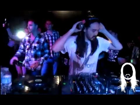 STEVE AOKI TESTING OUT HIS KLAXONS REMIX LIVE