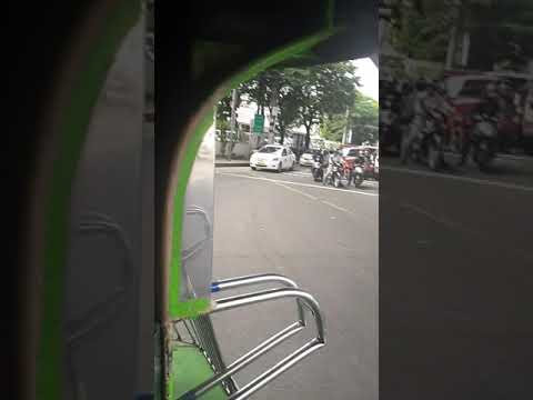 فيديو: المواصلات ، التجول في مانيلا ، الفلبين