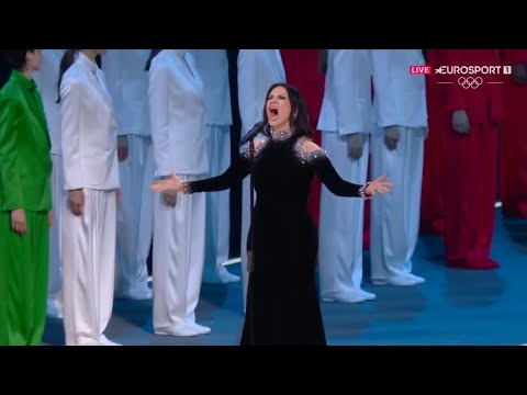 Laura PAUSINI emoziona il mondo sulle note dell