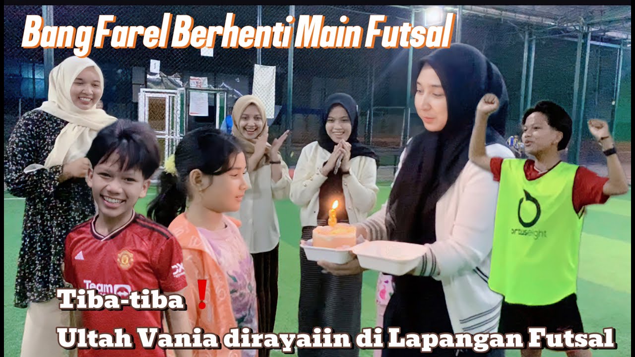 ULTAH VANIA DIRAYAIN DILAPANGAN FUTSAL BANG FAREL DAN PEMAIN FUTSAL IKUT MERAMAIKAN 🎂