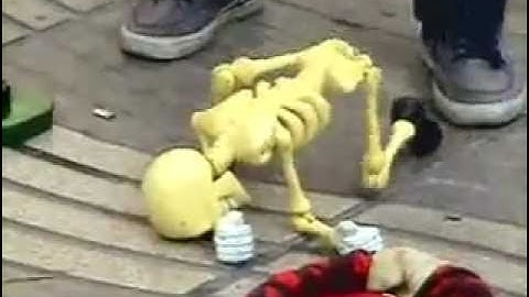 Dancing Skeleton puppet singing lucille.mp4