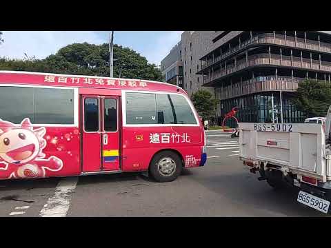 20250722 遠百竹北接駁車 交會 兩台同時發車 分出 MOV 8293