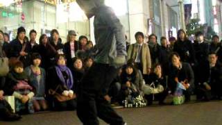 Cool Japan Street Performer Resimi