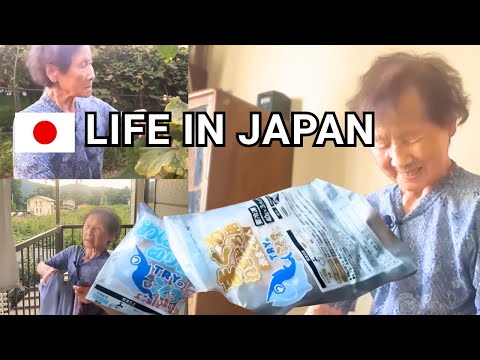 [Healthy] 93 year old grandma who stays active in the evening