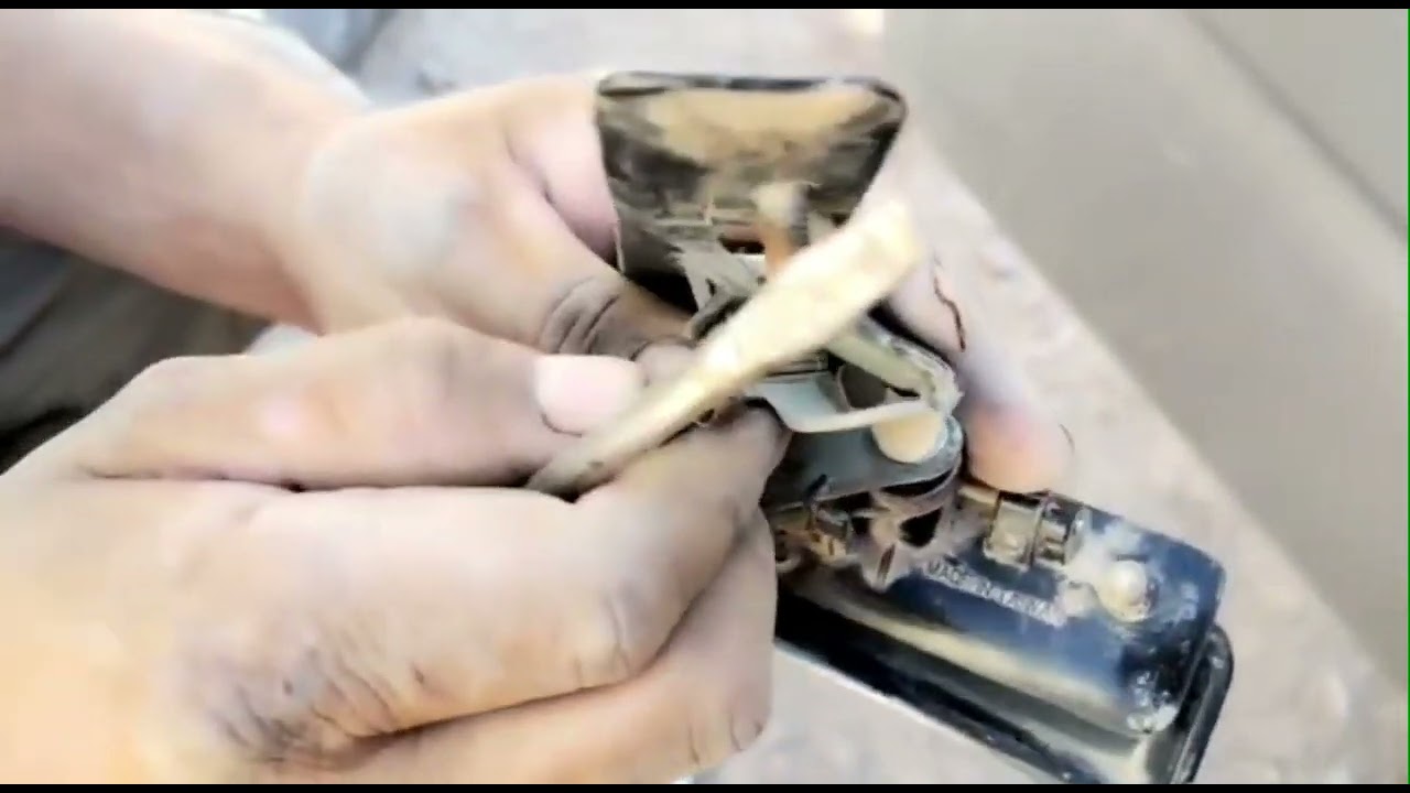 Cómo cambiar la manija de la puerta a una 