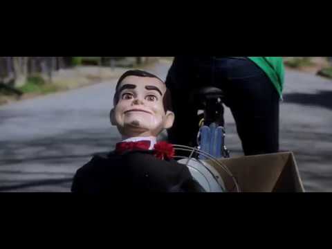 Слэппи отделывается от хулиганов прикол 2018 Ужастики 2: Беспокойный Хеллоуин 2018