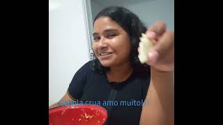 Comendo Cebola Crua
