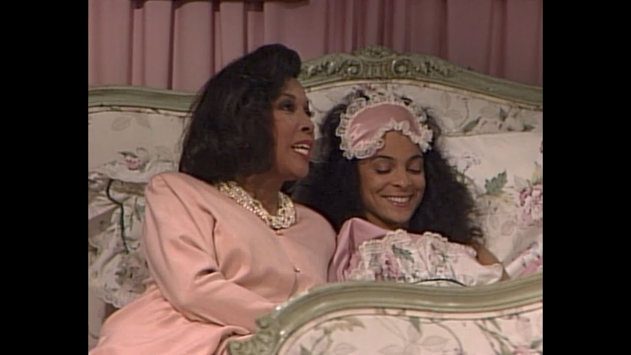 A Different World 5x25 Whitley And Her Mother Talk About Dwayne On Her Wedding Day Youtube