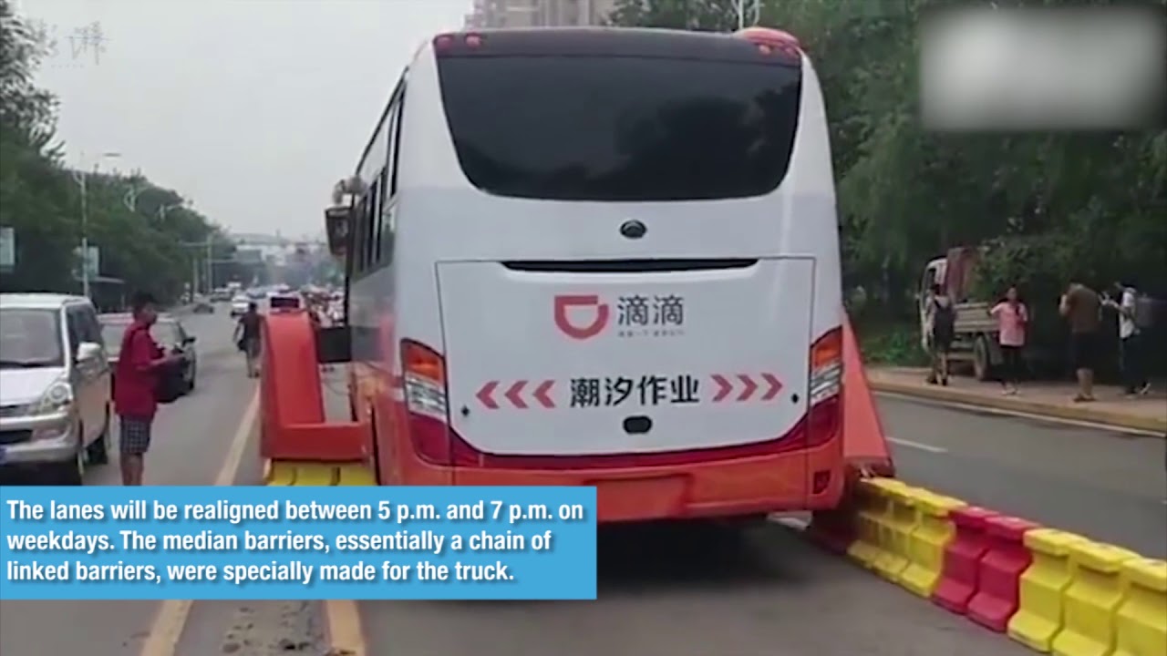 China-made "zipper truck" runs to ease urban traffic jam in east China