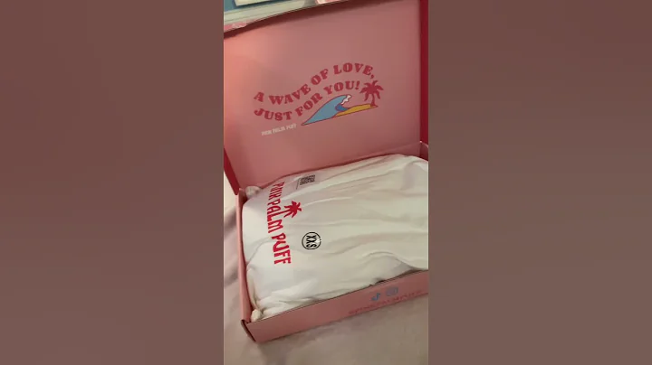 Pink palm puff unboxing!!! I love this hoodie!!! @pinkpalmpuff