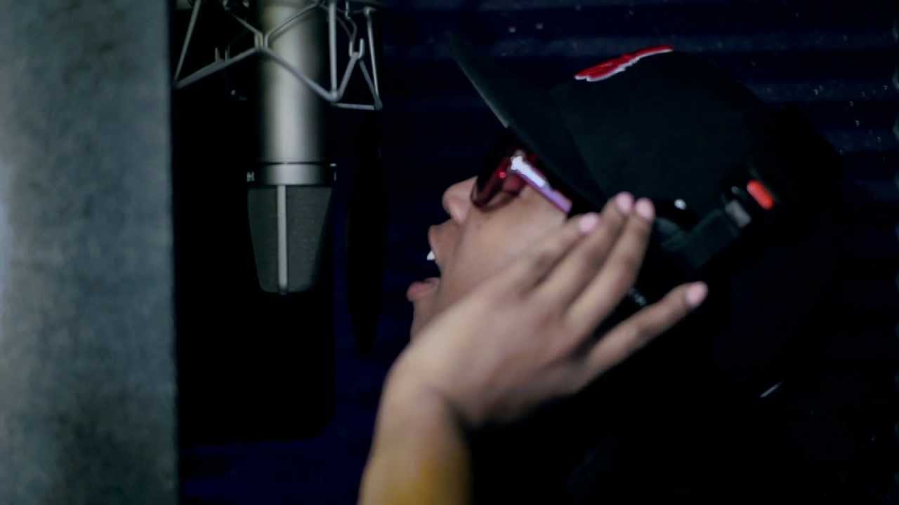 HOLD ME BACK FREESTYLE auf YouTube ansehen HOLD ME BACK FREESTYLE auf YouTube ansehen