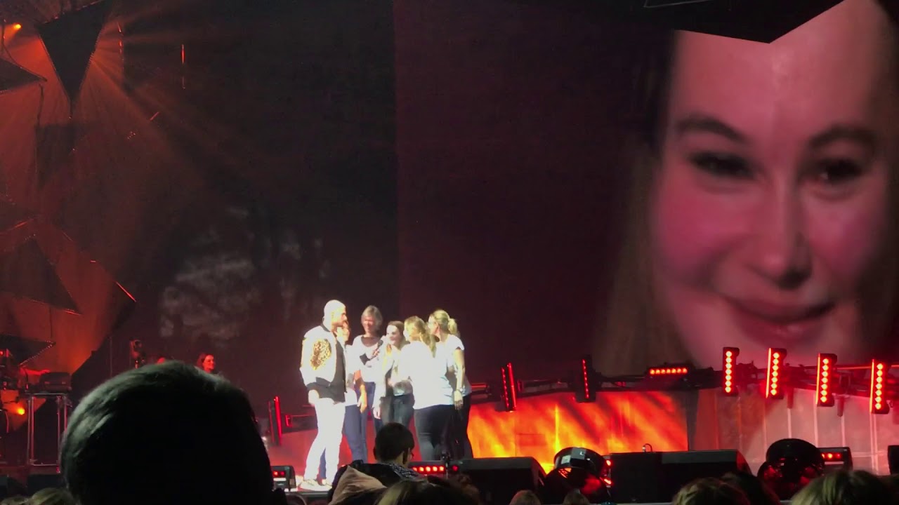 M.POKORA fait monté un groupe de fan sur scène #mywaytour Amiens